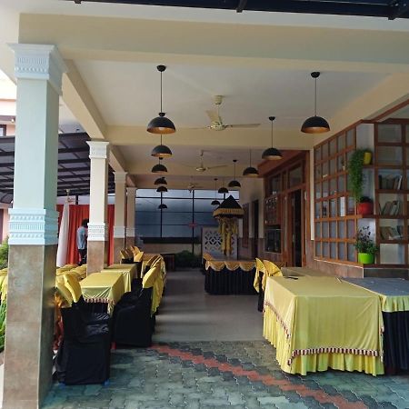 Meghdoot River Resort Kochi Екстериор снимка