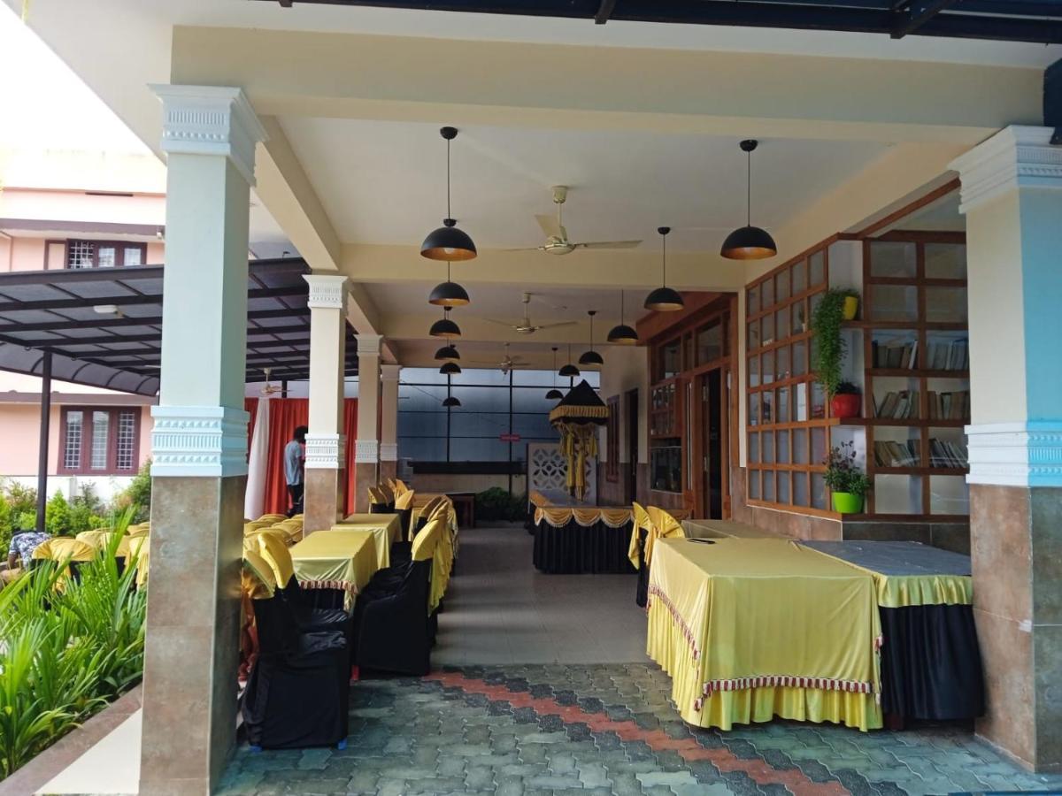 Meghdoot River Resort Kochi Екстериор снимка